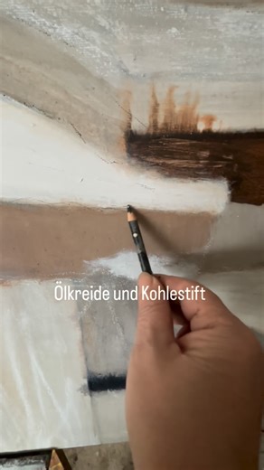 Cornelia Hauch I Moderne Malerei: Landschaften und Portraits on Instagram: "Griaß eich. Ölpastelle und Kohle für den letzten Schliff. Zum Abschluss: Sprühnebel. Damit die Winterfelder schimmern – so wie Schnee, wenn die Sonne drauffällt. Jetzt noch trocknen, dann fotografieren und wenn ihr sie sehen wollt, dann besucht mich wieder. #winterfelder #ölpastell #kunstfürdieseele #emotioninfarbe #zartekunst #leisezutiefst #kunstalszuflucht #schimmerndelandschaften #stilleimwerk #kunstdieberührt #corne