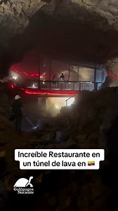 🍽️ 🌋 ¿Sabías que puedes disfrutar de una comida dentro de un túnel de lava en #Galápagos? 😲🔥 En la parte alta de Santa Cruz, el Hotel Royal Palm ofrece una propuesta gastronómica inolvidable en un entorno natural milenario. Una cena aquí es una experiencia que combina historia, aventura y sabor en un escenario fuera de lo común. Una parada obligatoria para quienes buscan algo diferente en Galápagos. Galápagos Naciente | Galápagos Naciente