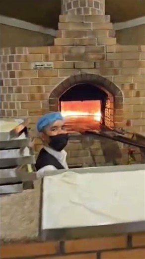 Fresh Arabic Bread roti (Khubz) being made live! 🔥🥙