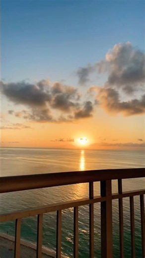 Sunrise in Sunny Isles Beach, Florida ☀️😱