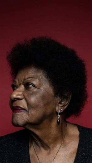 LISTA PRETA on Instagram: "Alaíde Costa Silveira Mondin Gomide, nascida no Rio de Janeiro em 8 de dezembro de 1935, celebra hoje seus 90 anos de vida e mais de 70 de carreira, sendo um patrimônio vivo da Música Popular Brasileira. Precursora da Bossa Nova e “cantora dos músicos”, foi admirada por João Gilberto, Johnny Alf e Milton Nascimento, mas enfrentou exclusão e preconceito por ser mulher e negra e por sua escolha por um estilo sofisticado de canção. Sua longevidade a mantém ativa em um mom