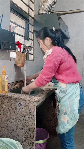 大家好，我是一个单亲妈妈，人生中最黑暗的日子我已经熬过去了，今年换个城市重新开始我的新生活