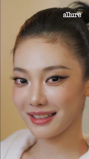 NINGNING's Go-to Red Carpet Pose