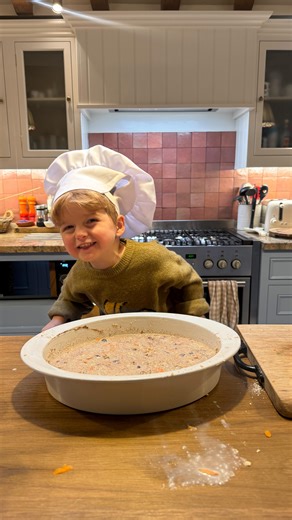 BINKY FELSTEAD on Instagram: "A little Wilder breakfast cake 🥣 Keep watching it gets better and better 🤣😂 Ingredients: 1 carrot, grated 2 ripe bananas 100g oats 100g oat flour 1 tsp cinnamon 1 tsp baking powder 1 tsp vanilla extract 1 tbsp maple syrup 480ml milk of choice 200g of yoghurt for the top 30g chopped pecans + extra for the top 40g chopped raisins + extra for the top Method: 1. Preheat oven to 180c 2. Mash banana in a large mixing bowl 3. Add in all the other ingredients and mix tho