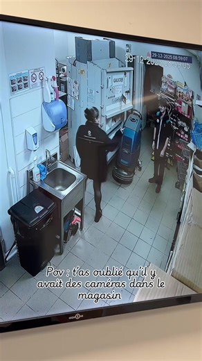 Humour de Magasin : Oubli de Caméras au Travail