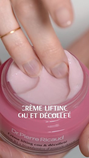 Une crème lifting cou et décolleté culte qui lisse la peau, exerce un effet tenseur et regalbant, et réduit visiblement les taches. Légèrement nacrée, elle sublime la peau et la féminité. | Cosmopolitan France