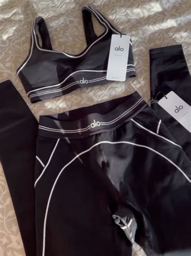 Unboxing Alo yoga bra🔗🔗 ON BIO #unboxmynewbag #yellowappfinds #newbagunboxing #luxuryonabudget