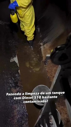 ADIÇÃO DE BIODIESEL NO DIESEL BRASILEIRO. A proliferação de bactérias no diesel ocorre principalmente pela presença de água no tanque, onde microrganismos se alimentam dos hidrocarbonetos e do biodiesel, formando borras. O Papel do Biodiesel: O aumento do teor de biodiesel torna o combustível mais higroscópico (absorve mais água) e fornece matéria orgânica que serve de alimento para as bactérias. Consequências: Entupimento rápido de filtros, falhas no motor, corrosão ácida do tanque e tubulações