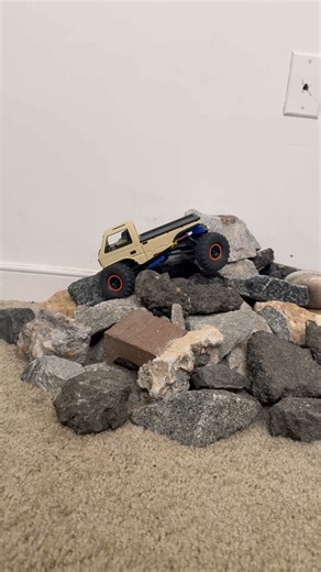 It’s been months since we’ve had a crawler up load! | Random Raffle body