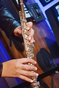 Is it “Flutist” or “Flautist”? As someone who plays the flute, this is a question I get all the time! I have been working on this very fun video since the fall and it’s finally premiering Thursday at 12 pm Pacific. This is promo No. 1 with a preview of some of my very special guests:Jim Walker @adamecclestonflute @marinapiccininiflute@garethmclearnon@paolarincones@tjflutes@beatrizmaciasflutist@nicolarizzojazzfluteStephen Kujala @grizzlyflute@pedroeustache@rosaway_rachelombredane | Gina Luciani