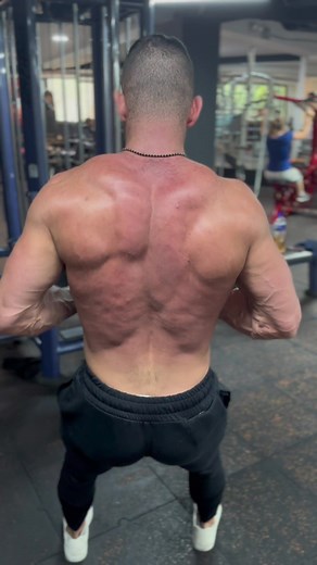 More back training #losangeles #model #strong #back