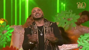 B Praak won our hearts with his amazing performance at #IIFA2019 and we enjoyed his melodious voice while singing Teri Mitti! 🤩🎶 #ThrowbackThursday #IIFA #Bollywood | IIFA Awards