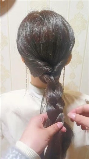 Revamp Your Look with a Youthful Low Updo Hairpin: Chinese Style Elegance