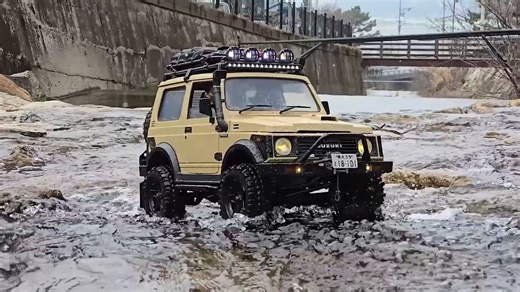 Capo Samurai SIXER1 铃木吉姆尼 - 溪岩石爬行 视频拍的好好