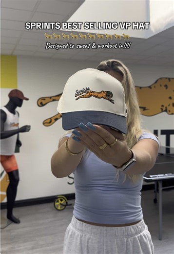 These hats are EVERYWHERE!!!! 🫶🤩🐆 Seriously so lightweight and comfortable <3. #runnerproblems #runninggear #snapback #truckerhat #blackfridaydeals2025