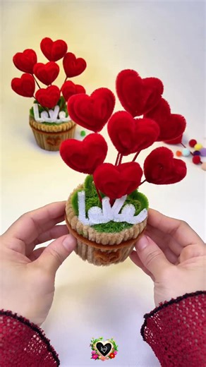 Handmade S2 on Instagram: "Make a very beautiful and cute mini Heart Flower pot with Pipe Cleaner 💝Part 1 #diy #pipecleaner"
