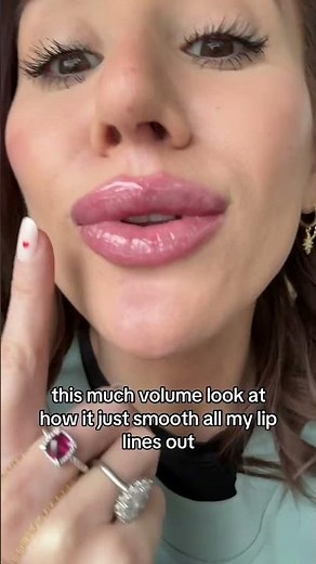 the best lip plumping gloss I’ve ever used to get plump lips 💋 I love the polite society lip