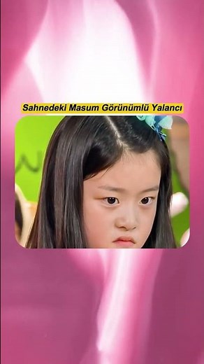 Sahnedeki Masum Görünümlü Yalancı