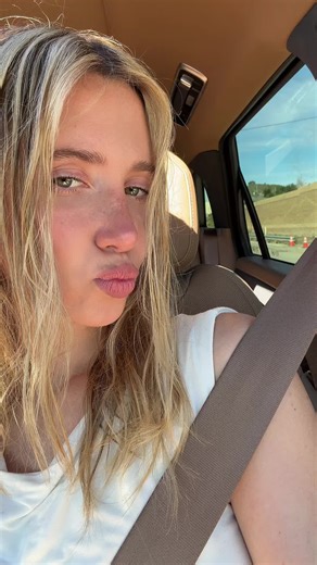 ChyBurd (@officialchyburd)’s videos with Stylechannel - Beauty by Stylechannel