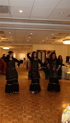 90s Bollywood Inspired Bridal Mehndi Dance Surprise