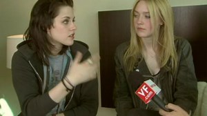 Kristen Stewart and Dakota Fanning on "The Runaways"