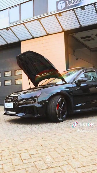 De Audi Rs3 van @Esmée hebben wij behandeld 👌 Deze prachtige Rs3 had wqt liefde nodig! Dus dat hebben wij gedaan en het resultaat is weer super dik 💎 Wij poetsen tot perfectie #audi #rs3 #vag #detailing #carpro #audirs3 @Paltan Productions