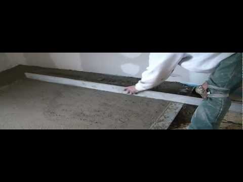 Mise en oeuvre d'une chape maigre au mortier et talochage