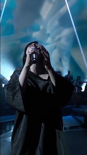 Billie performing “No Time To Die” at the 2022 Oscars in honor of the song turning 4 today🎂