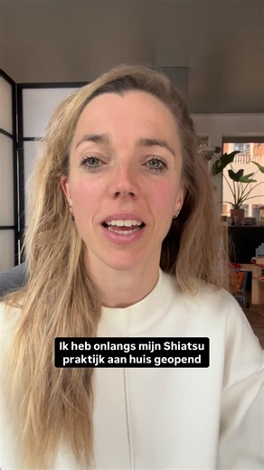 Awkwakura by Anouke Jansen on Instagram: "How I love bringing my bodywork from water to land!😍 Today a Watsu client stepped onto my mat for a Shiatsu session in my new home practice. Same dialogue with the body but a completely different terrain. By working on land I’m expanding my offering. Gravity changes the felt touch. In the absence of water the rhythm shifts. BUT the essence remains 100% the same. #watsu #watershiatsu #shiatsu #zenshiatsu #amsterdam"