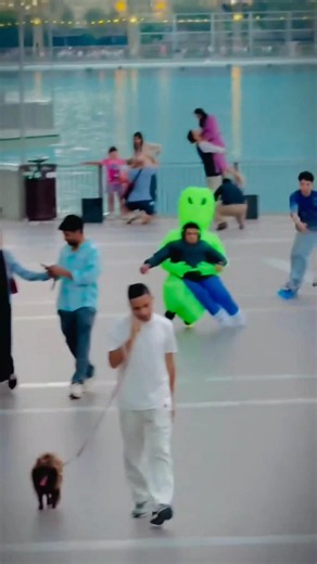 😂 Caught by the Alien! Hilarious Rollerblading Fail