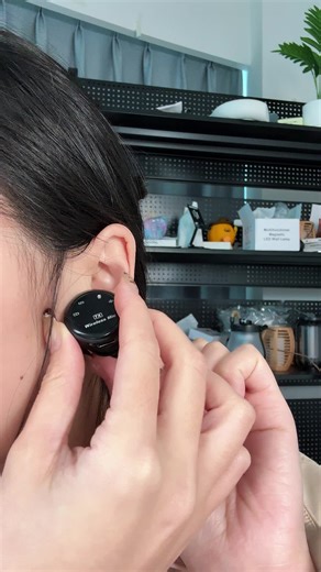 A wireless noise-canceling microphone essential for creators to record video and broadcast live😎#wirelessmicrophone #noisecancelling #tiktokshop