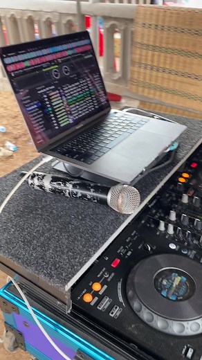 DJ Setup for Outdoor Events: Mixing Music Live