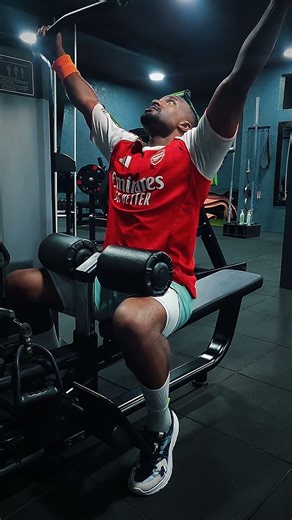 Wide Back Training Starts with Lat Pulldowns