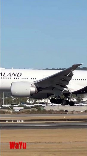 Air New Zealand Boeing 777-300ER (AUK) Landing in Perth ✈️🔥 | Smooth Touchdown!