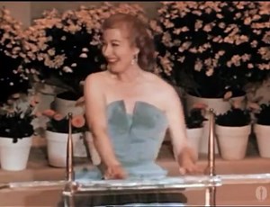 Since the Oscars are on tonight, we wanted to share this wonderful video of Humphrey Bogart winning the only Oscar of his legendary career for playing steamboat captain Charlie Allnut in The African Queen. | Humphrey Bogart