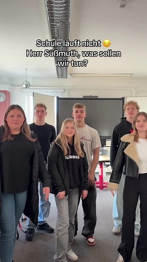 Plot Twist: Herr Süßmuth ist unser letzter Hoffnungsträger#abi #schule #ak26 #schule #fypp