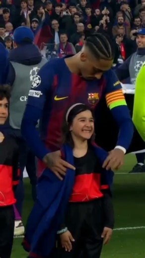 Quel beau geste de générosité de la part de Raphinha 🥺❤️⚽#short