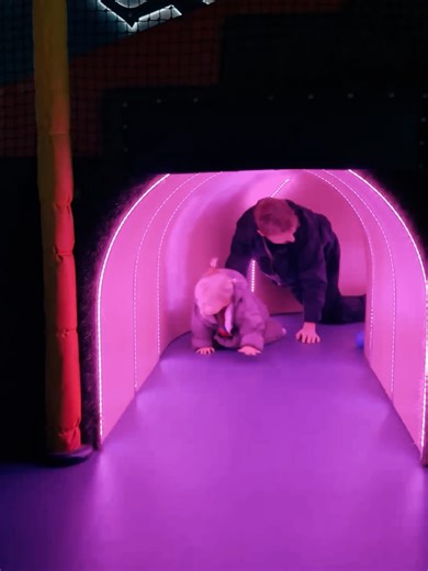 Zoë Sugg on Instagram: "Week 45 of 2025 ✨ 1. Little visit to middle farm! 2. 🥰 3. The BEST scone! Always little hands wanting to share 😆 4. Another trip to Drucillas but this time for Dottys first birthday! 5. Novie wanted to feed the birds herself this time 6. @seanelliottoc quick backtrack to get out the shot 😂 7. Vlogmas announcement 8. Autumn walks ✨ 9. A solo browse in @sostrenegrene was heaven!! 10. Celebrating Dotty turning one 🎈 11. Big cousins 🥰 