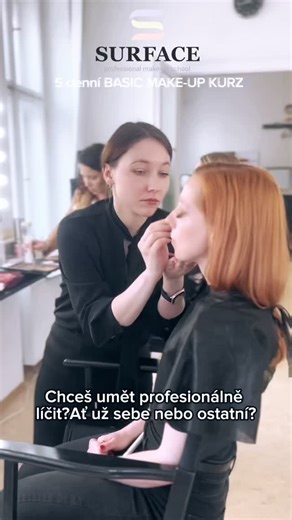 🔥LAST MINUTE sleva -30% na listopadový termín ✨ 🎁 💄 BASIC MAKE-UP KURZ – 5 dní, které ti změní pohled na líčení! Pokud se chceš naučit profesionálně líčit nebo rozšířit své služby jako kosmetička nebo kadeřnice, přihlas se ještě dnes!📝 #backstage #surfacebackstage #classroom #makeuplesson #makeupkurz #basicmakeup #student #makeupartist #makeupaddict #makeupschool #prague #basicmakeupkurz #kurzliceni #kurzmakeupu #bonuszdarma #surfacemakeupschool #beautymakeupkurz #beautymakeup | Surface prof