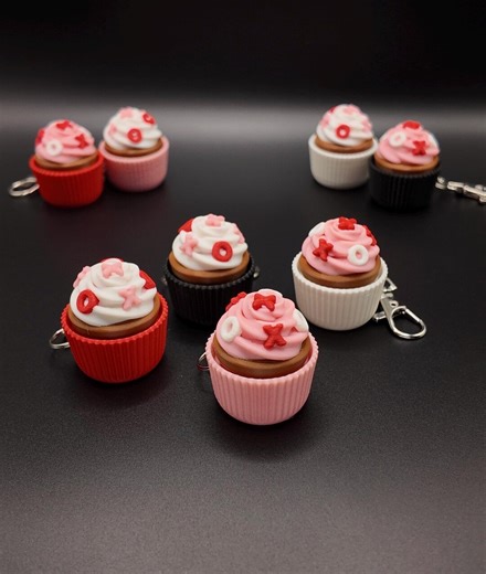 Valentine’s Day XOXO Cupcake Fidgets! - Clicker Fidget Keychains - 3D Printed Fidgets - Etsy