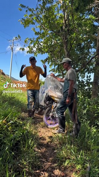 arreglamos el camino para llevar la moto a la casa