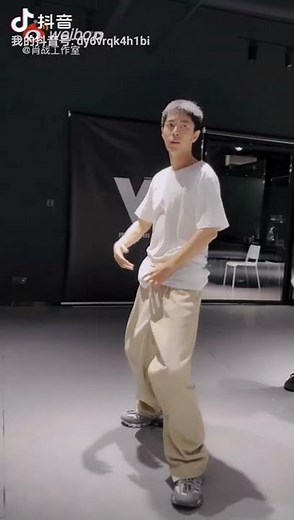 Xiao Zhan: rehearsal version of the dance on new year concert 肖战跨年舞蹈排练花絮