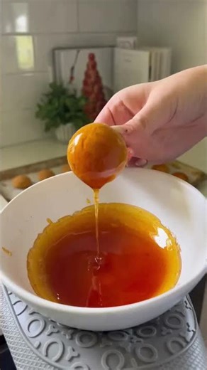 Caramelized croquembouche tower ASMR baking