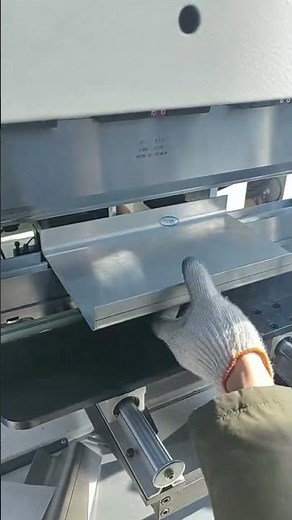 Doblado de precisión para láminas de acero inoxidable de 2mm.