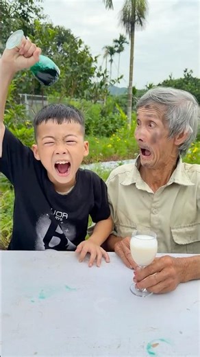 Hai ông cháu trêu trọc nhau siêu dễ thương p2🍽️🍽️😍😎😎🥶🥶#shorts part 2