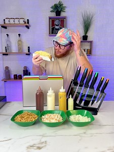 Perrito caliente al estilo venezolano con mi gente de TIENDAS DAKA #recetas #hotdogs #perro #perrocaliente #venezuela | El rojito