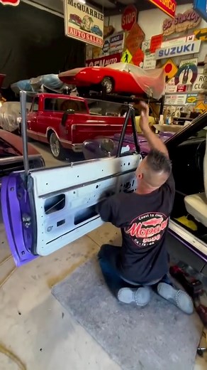 Fixing the side glass alignment so it’s right. Who ever installed this glass should have actually rolled them up to check the alignment 😂 I’ve never seen such a terrible install job especially on such a high end build 🤷‍♂️ Nice work @serch5150interiors 💪💪 #mopar #moparornocar #restoration #1970coronet #convertible | Mopars5150