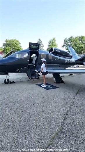 This is the smallest plane in the world 😱
