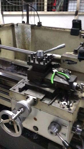 Mesin Bubut CNC: Cara Aman dan Efektif Memukul Alat Kerja