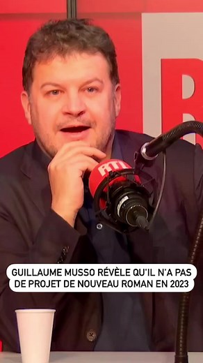 🔴🎙📚 L’auteur le plus vendu en 2022 annonce qu’il n’a pas de projet de roman en cours pour cette année. Une première pour Guillaume Musso qui a habitué ses lecteurs au rythme d’un nouveau livre par an depuis 2005. Écoutez le podcast « Focus » consacré à l’épopée littéraire de Guillaume Musso sur rtl.fr et l’application #RTL 📻 | RTL